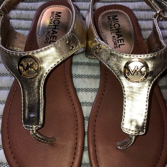 Girls Michael Kors T-Strap Sandals Gold - Picture 3 of 6